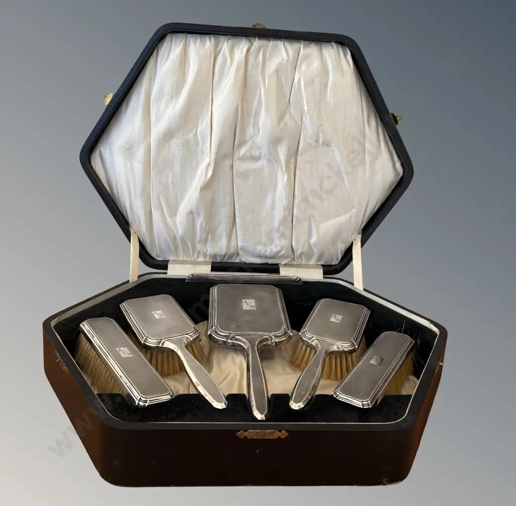 Leather Cased Sterling Silver Dresser Set, TW909gms Image 1++