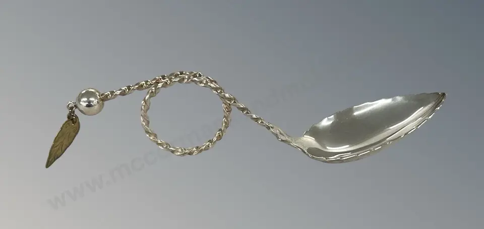 .800 Silver Twist Handle Leaf Patterned Spoon TW30gms Image 1++