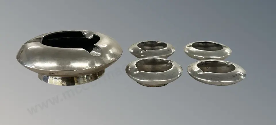 One Large and Four Small Sterling Silver Ashtrays TW118gms Image 1++