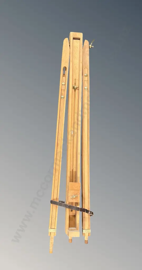 Wooden Art Easel Image 1++