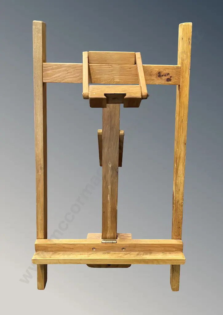 Wooden Easel Image 1++