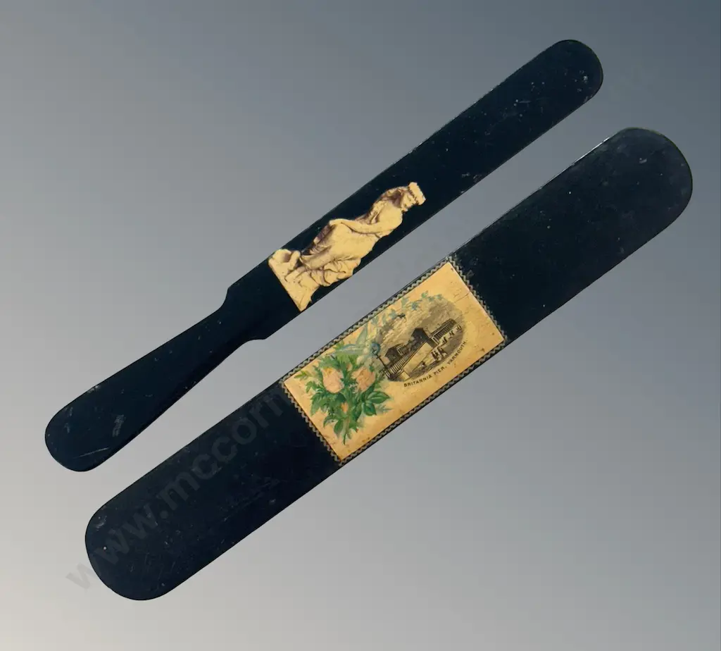 Mauchline Ware Black Lacquer Page Folders - Image of a Parisian Statue and Britannia Pier, Yarmouth L22-23cm Image 1++