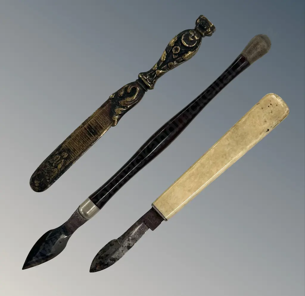 18thC French Bronze Fleur De Lis Seal Paper Knife L13cm with Bone Handled and Wooden Handled Palette Knives Image 1++