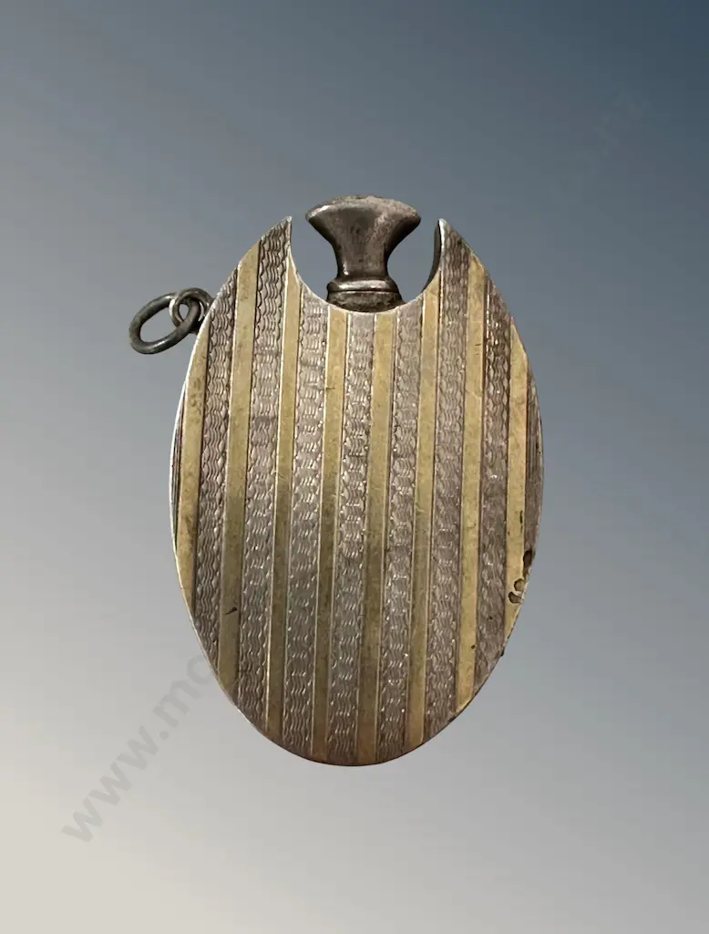 Gold/Silver (hallmarked?) Strike Lighter, H6cm, TW22gms Image 1++