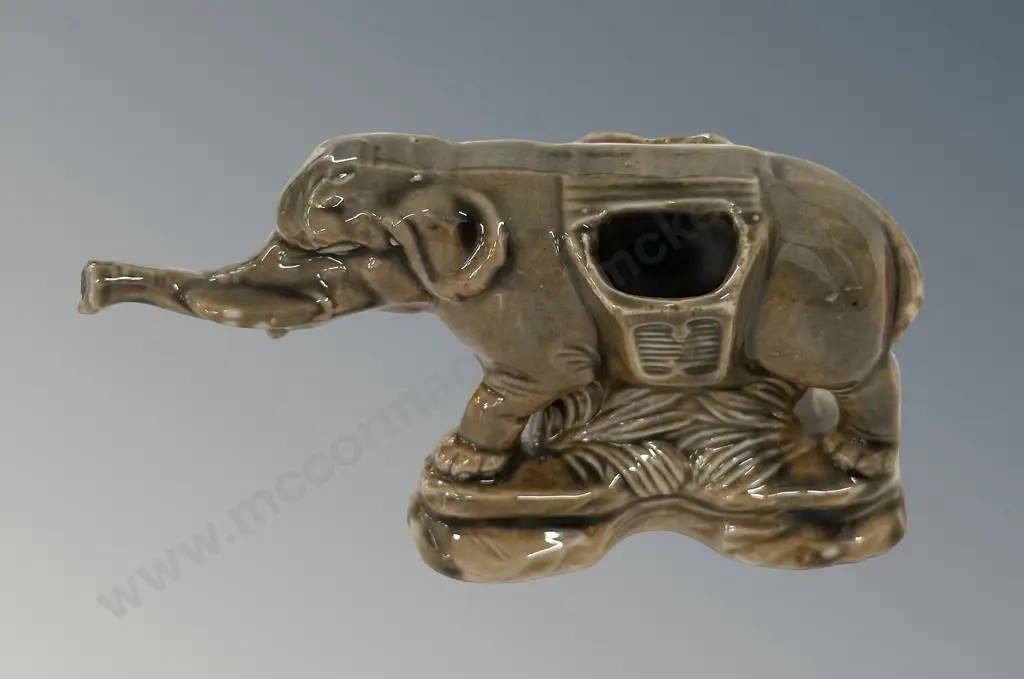 Ceramic Elephant Table Match Holder H5cm Image 1++