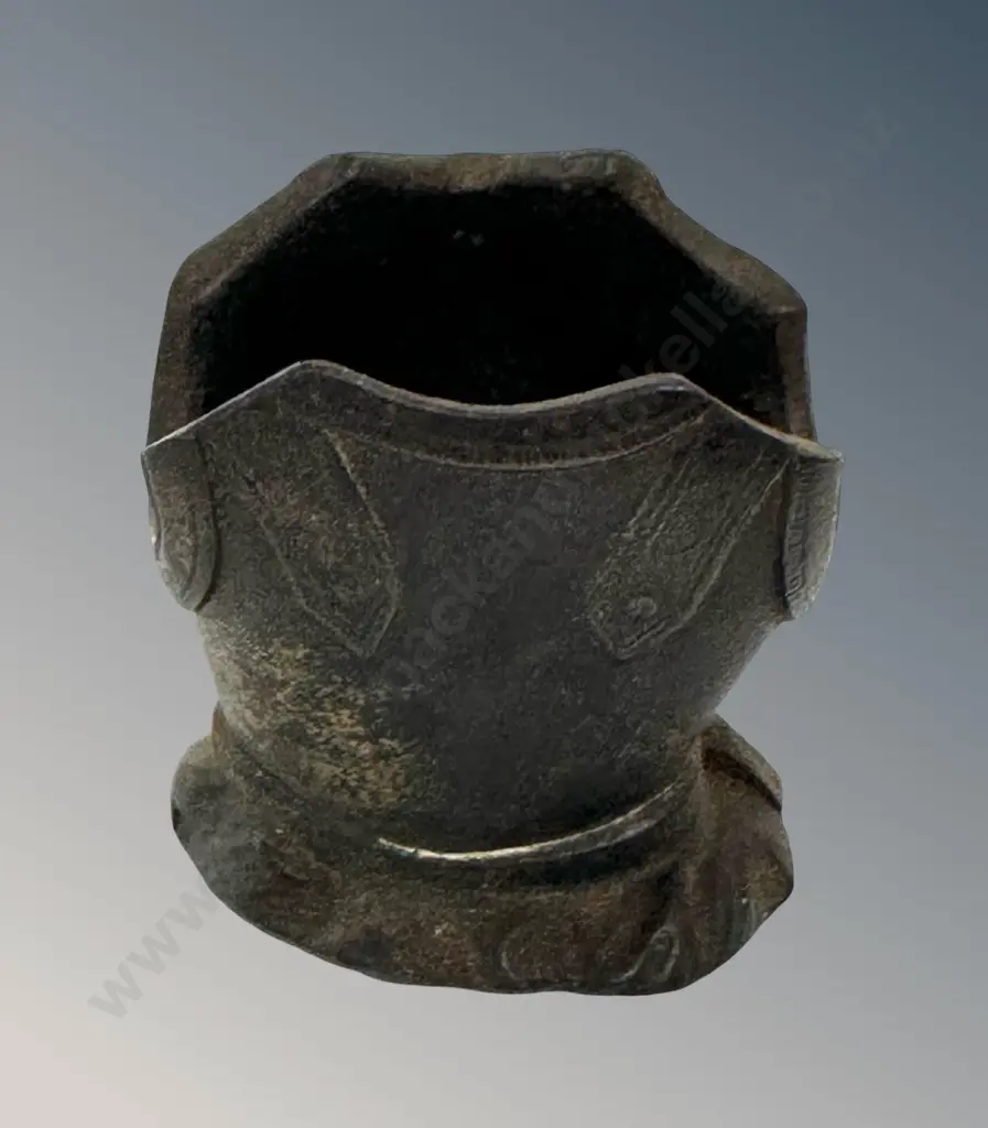 Cast Iron Knights Armour Breastplate Table Match Holder H5cm Image 1++