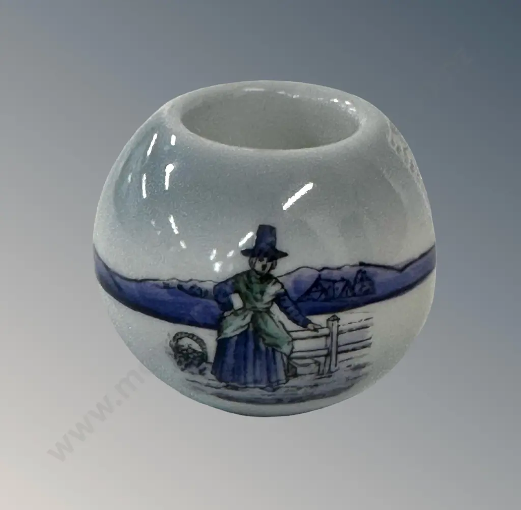 Ceramic Matchbox Holder with Figure H5cm Image 1++