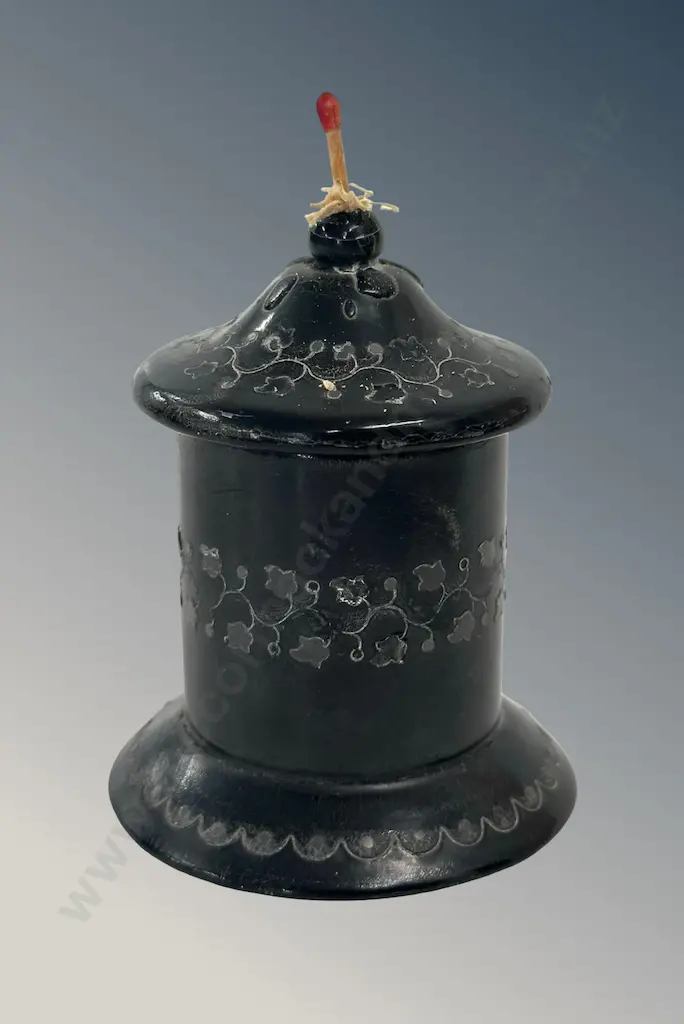 Black and White Paper Mache Table Match Holder with Ivy Vine Motifs H9cm Image 1++