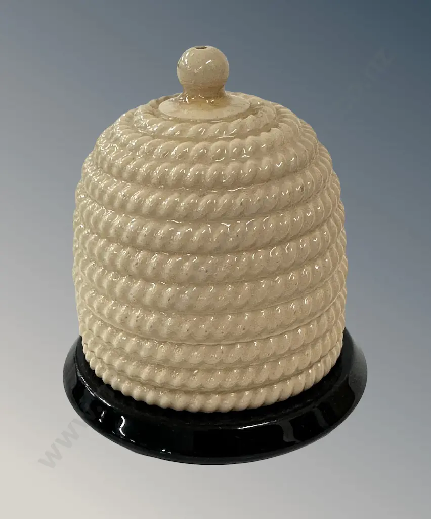 Ceramic Beehive Table Match Holder H7cm Image 1++
