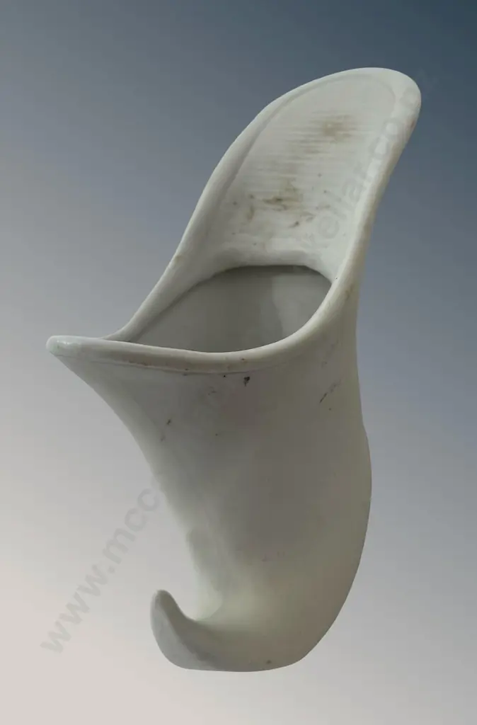 Bisque Asian Shoe Table Match Holder H9cm Image 1++