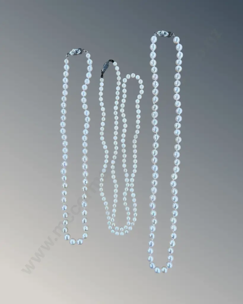 Three Strands of Knotted Pearls L47 to 80cm Image 1++