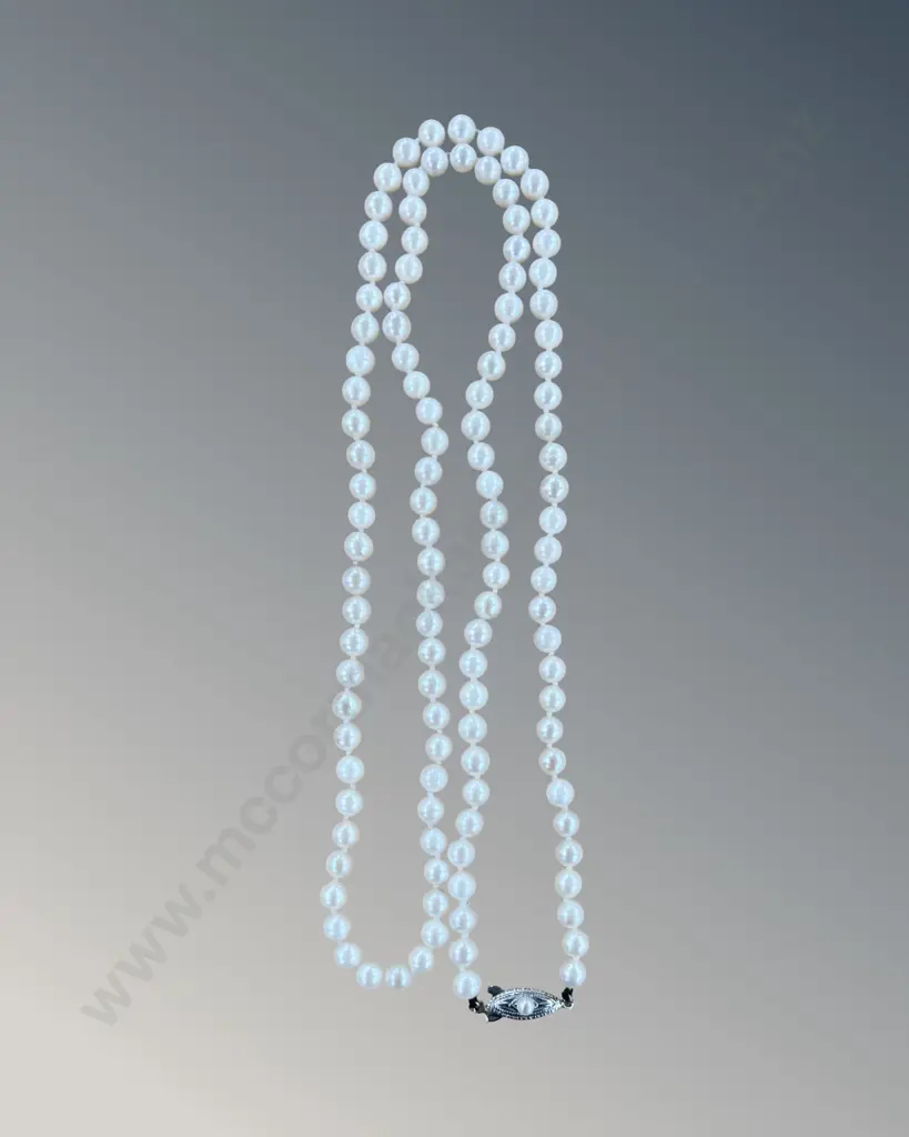 Cased set of Toyomoto Cultured Pearls, L66cm Image 1++