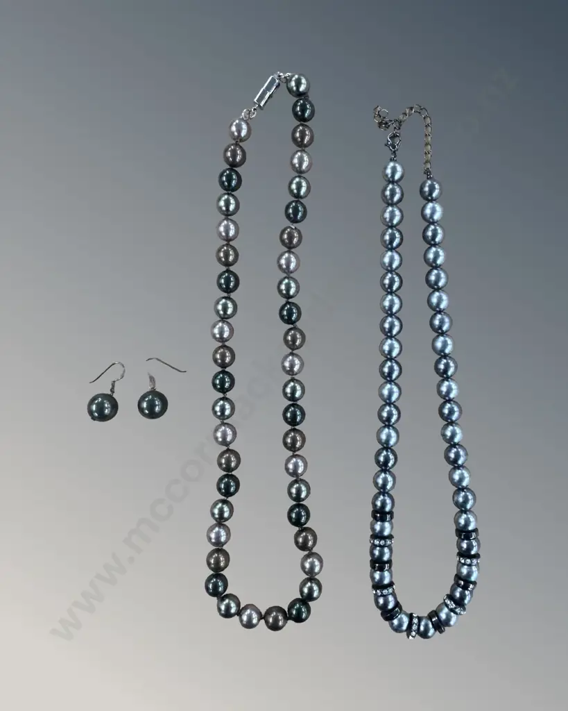 Two Strands of Black Pearl Necklaces and a Pair of Earrings, L51, 45cm Image 1++