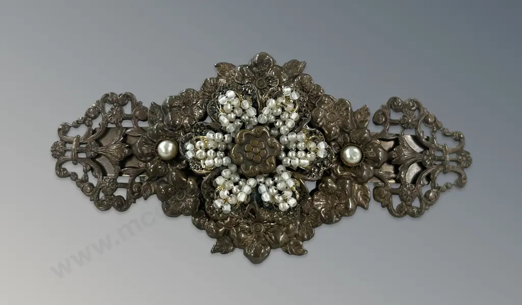 Ornate Hair Clip with Filigree Design and Floral Beaded Motifs, L11cm Image 1++