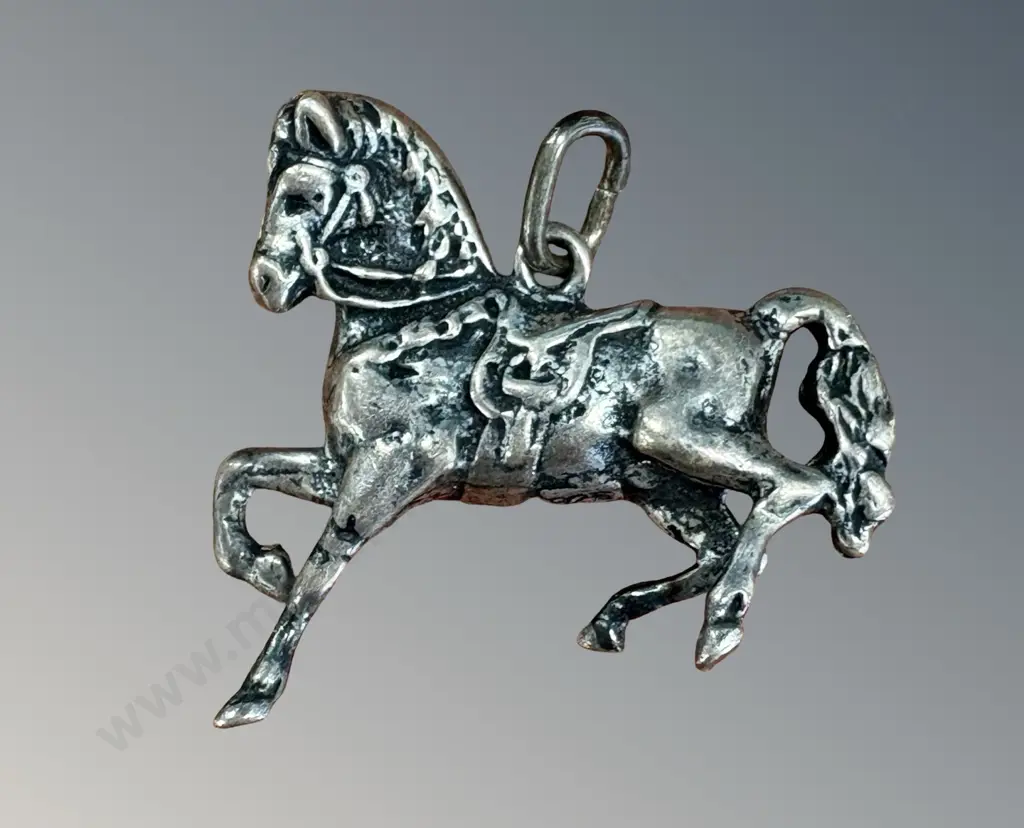 Sterling Silver Horse Pendant, TW14gms Image 1++
