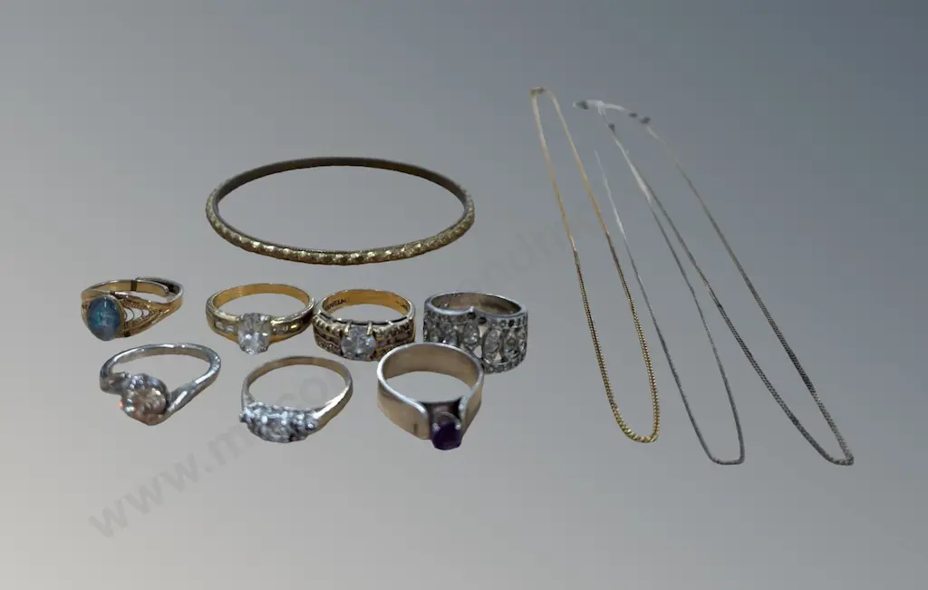 Collection of Costume Jewellery - Rings, Bangle, Chains Image 1++