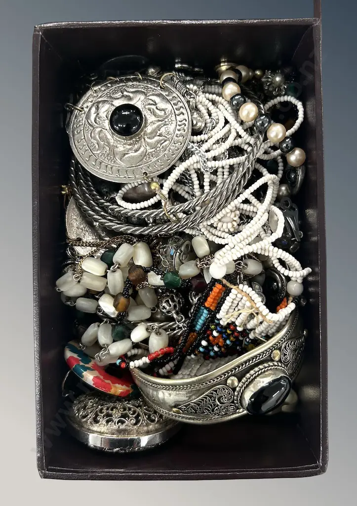 Assorted Costume Jewellery, Necklaces, Beads, Pendants, and Bangles Image 1++