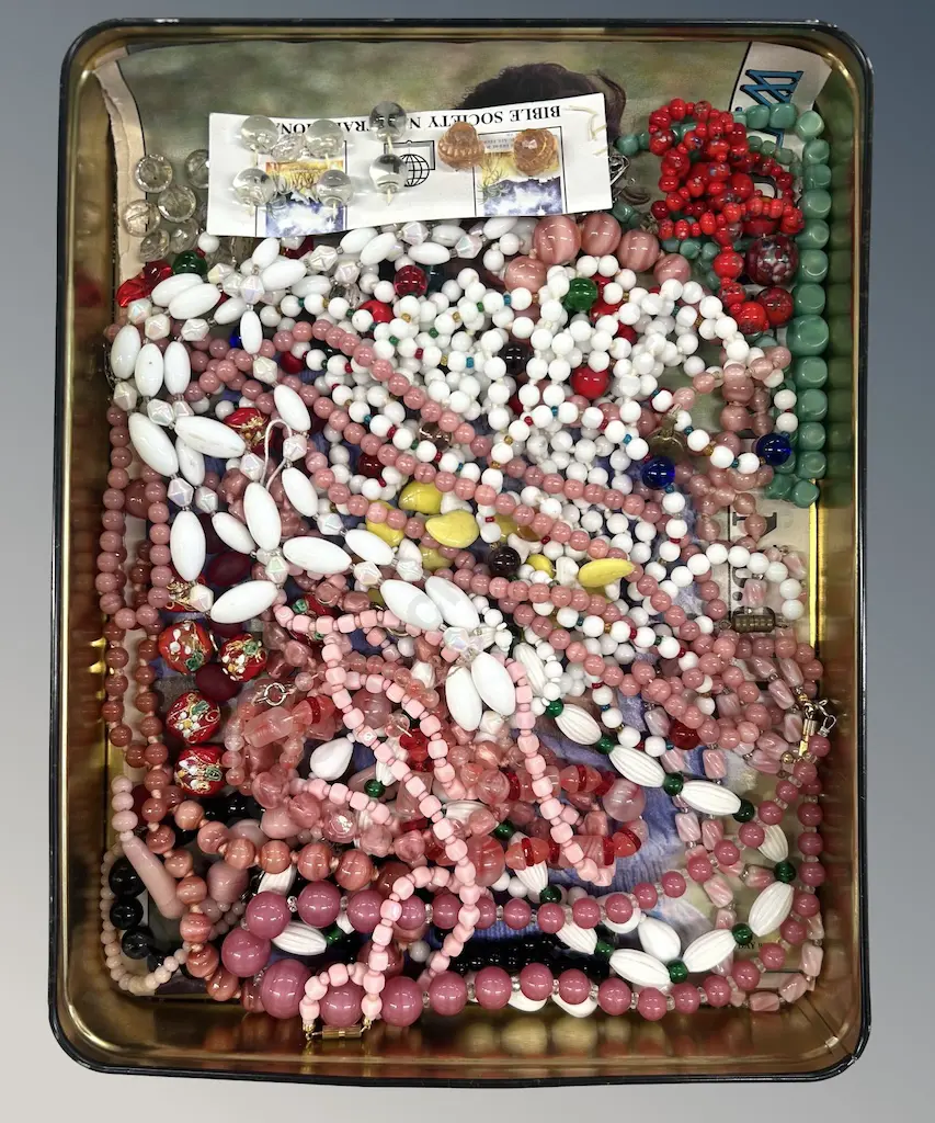Tin of Assorted Beads Image 1++