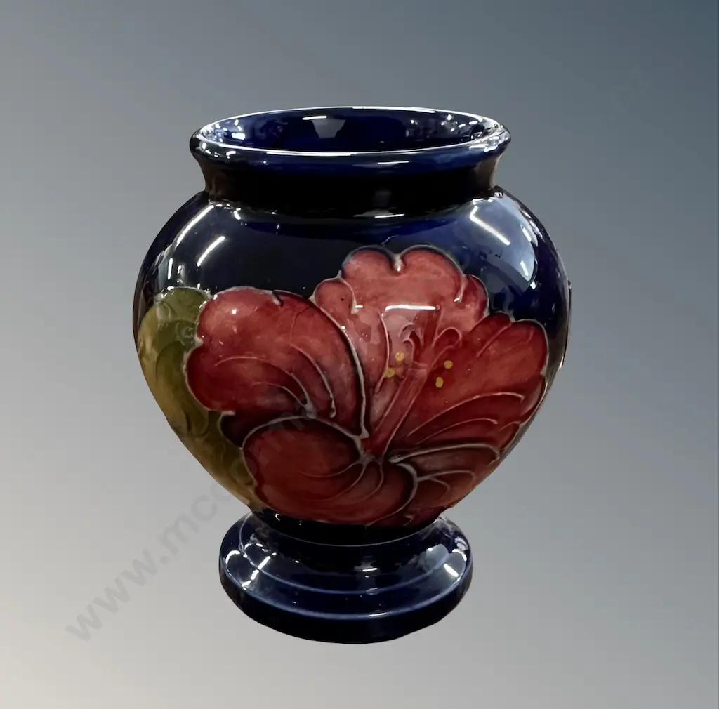 Moorcroft Hibiscus Pattern Vase, H9cm Image 1++