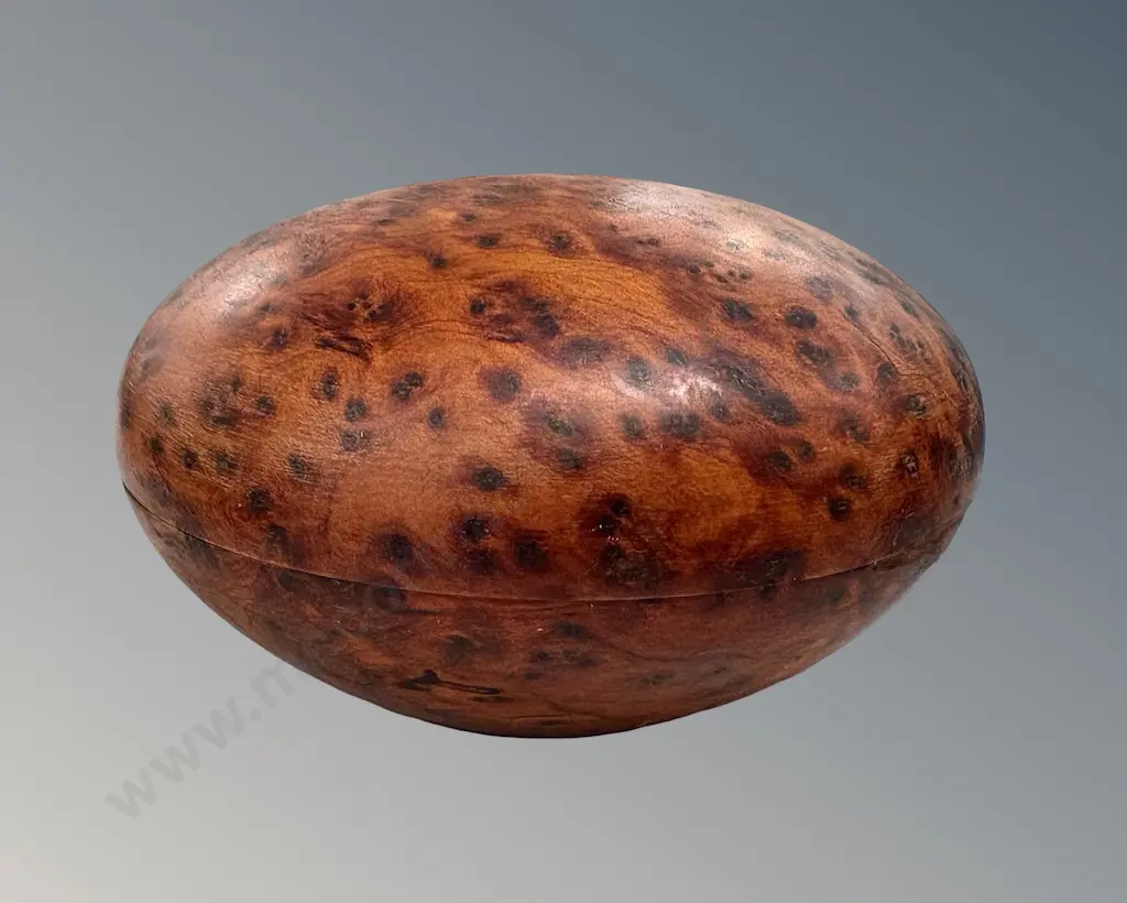 Burr Totara Lidded Container, Dia13cm Image 1++