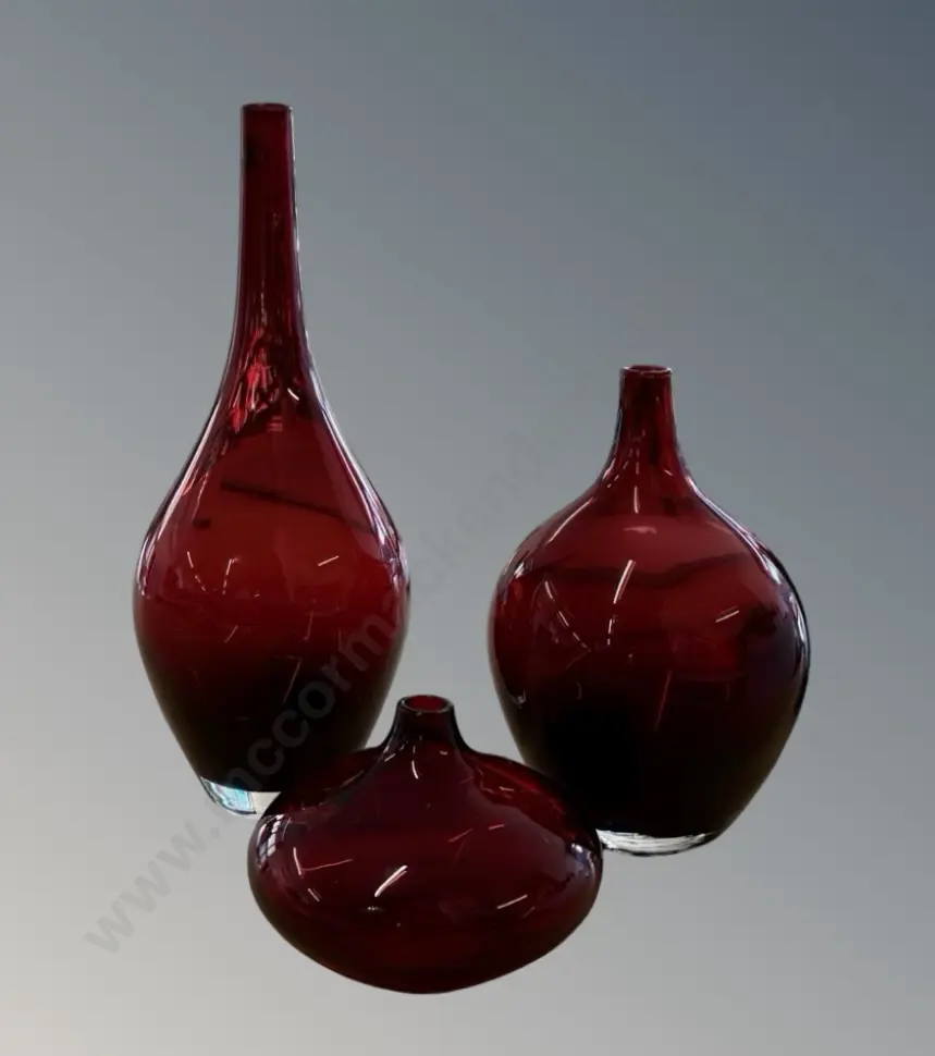 Three Graduated Ruby Art Glass Vases, H32, 21 & 10cm Image 1++