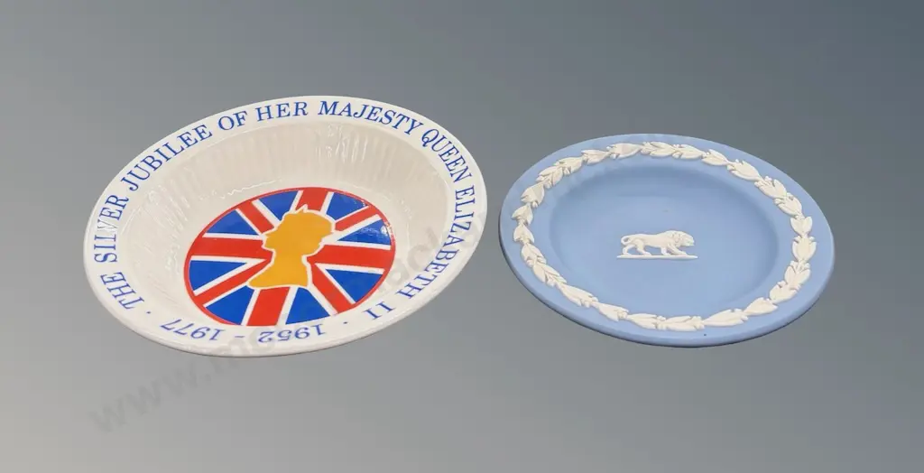 Boxed Adams Commerative Bowl celebrating the Queen's Silver Jubilee 1952-1977, Dia13cm Image 1++