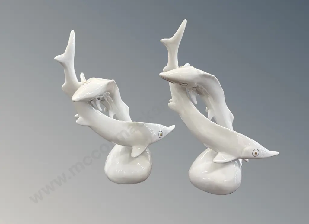 Two White Porcelain Sturgeon Sculptures from Hollohaza Manufactory, Hungary, H23cm Image 1++