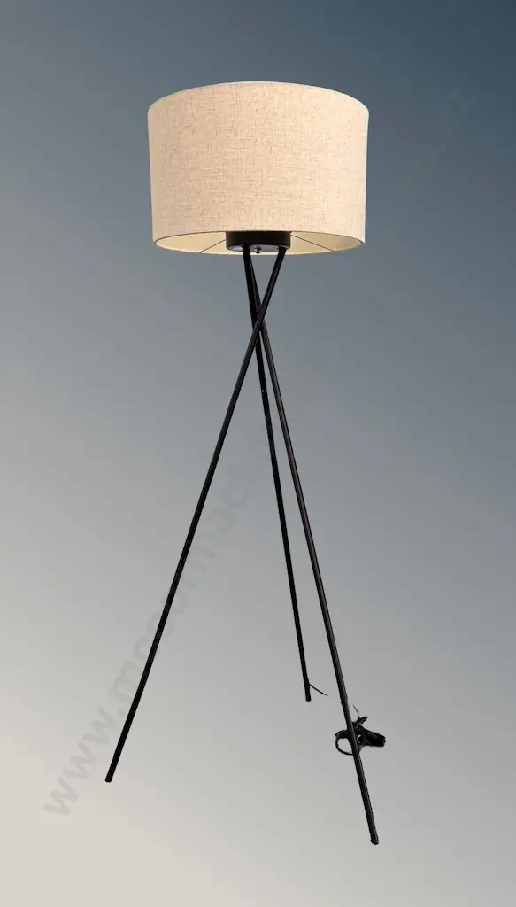 Black Metal Tripod Standard Lamp with Shade, H148cm (incl shade) Image 1++
