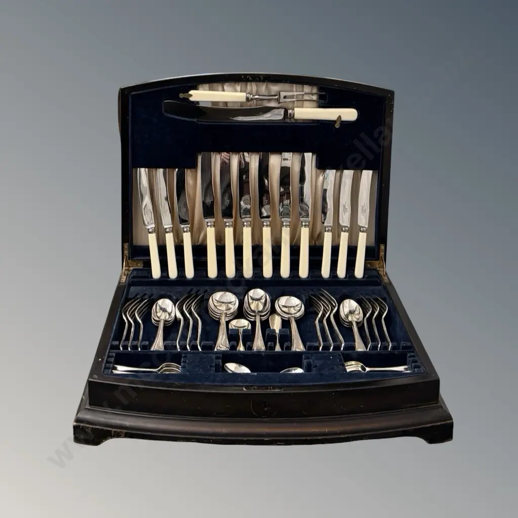 Oak Cased Canteen of Bone Handled Cutlery   - 6 Place Setting, incl Carving Knife and Fork, teaspoons, butter knife etc Image 1++