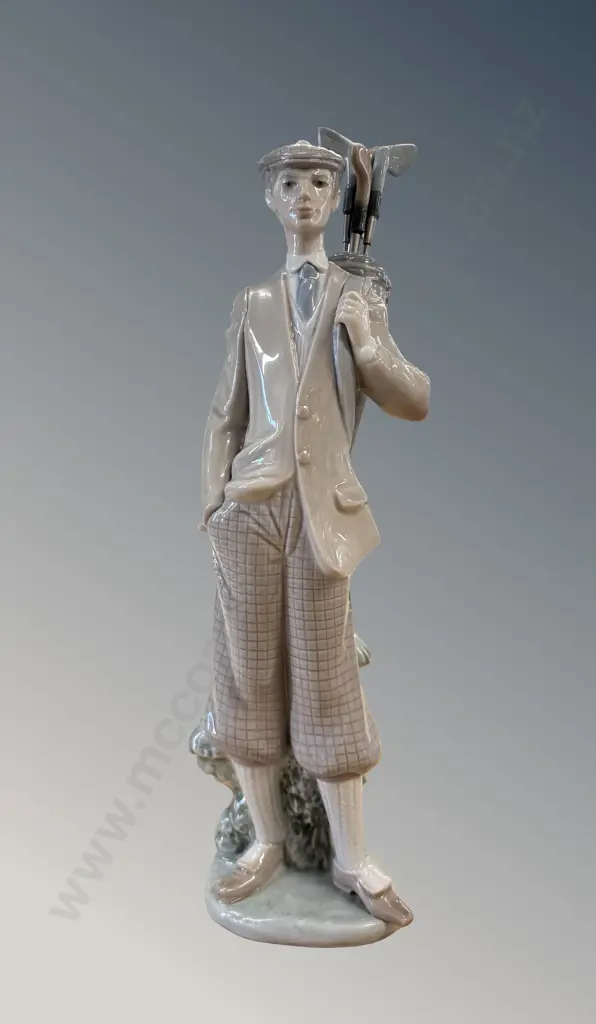 Lladro Figure - Waiting to Tee Off H28cm Image 1++
