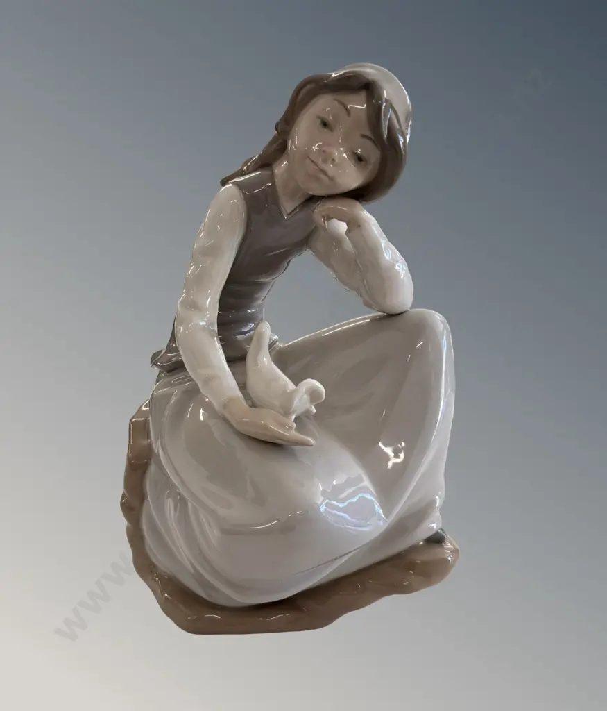 Nao Figure - Girl with Dove H24cm Image 1++