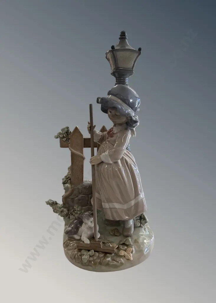 Lladro Figure - Fall Clean Up H34cm Image 1++