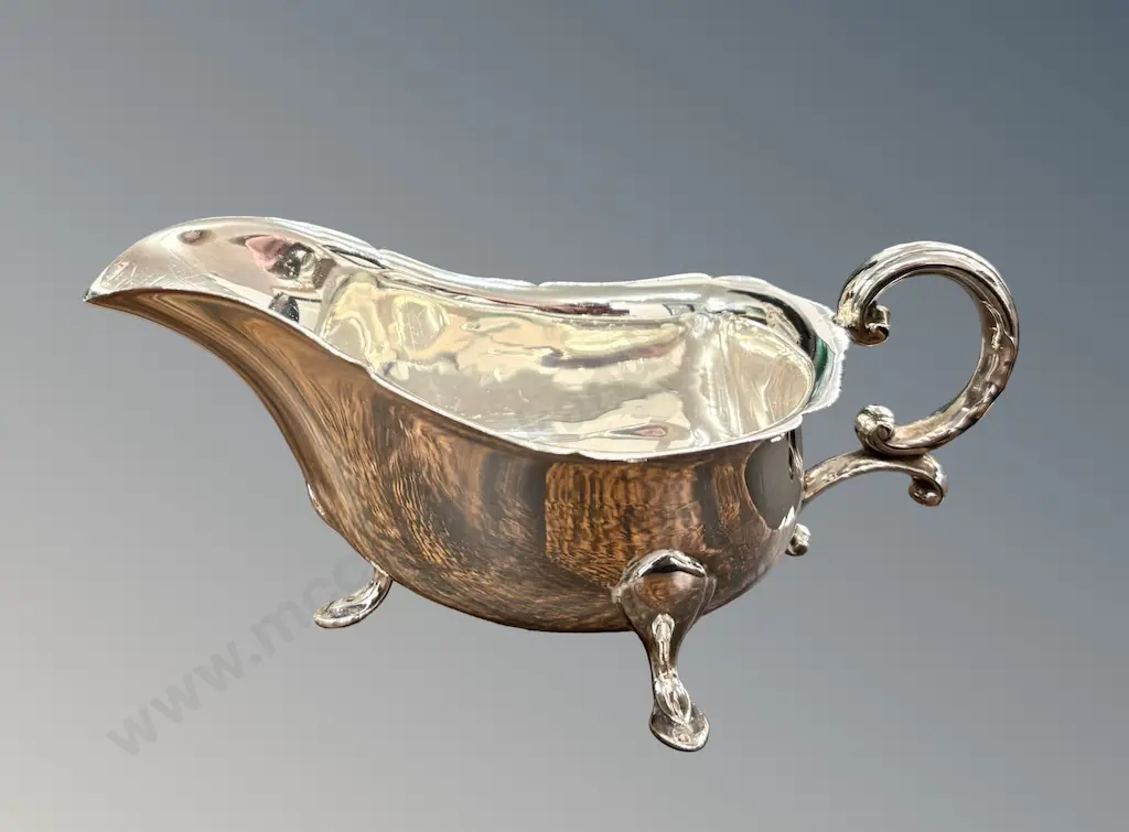Sterling Silver Footed Gravy Boat, TW121gms Image 1++