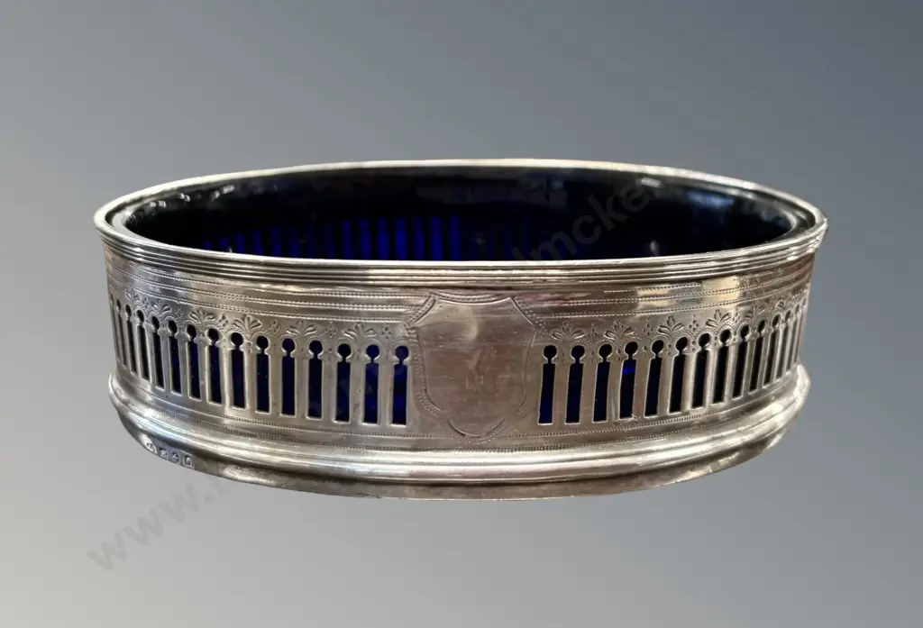 Sterling Silver Oval Pierced Dish with Blue Glass Liner, L14.5xw10cm, TW107gms (w/o liner) Image 1++