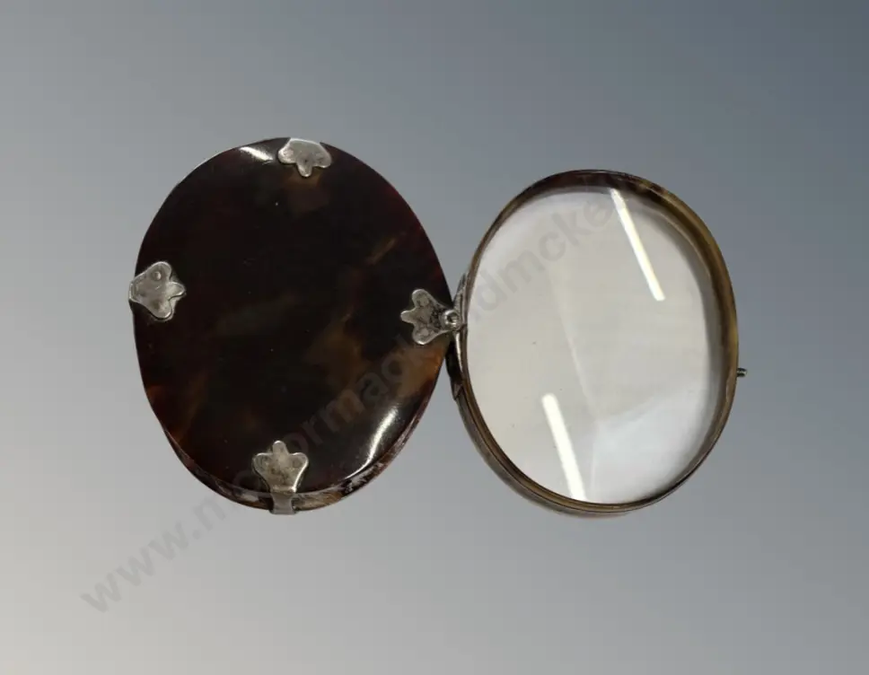 Tortoiseshell Mounted Magnifying Glass Image 1++