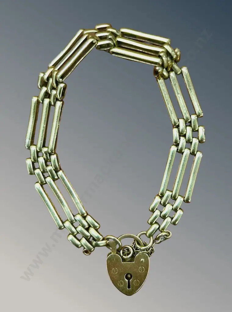 9ct Gold Gate Link Bracelet with Padlock, L18cm, TW15.1gms Image 1++