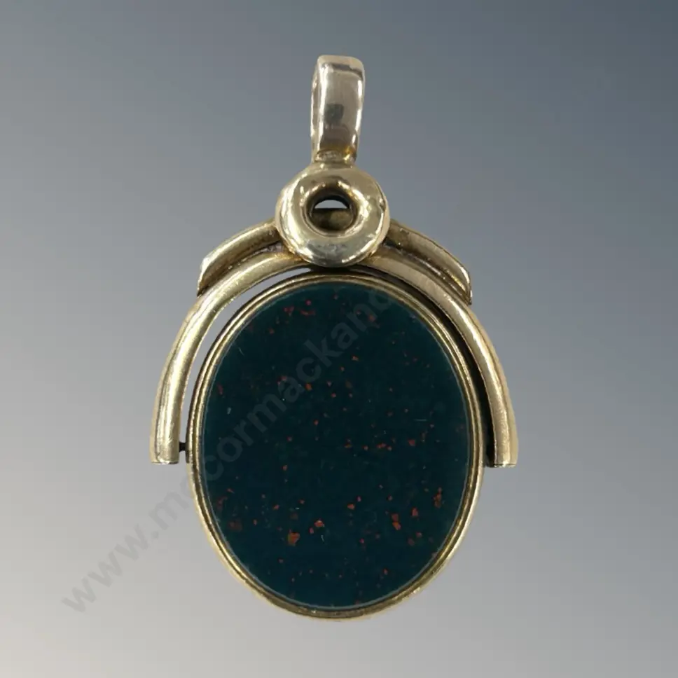 10ct Gold Spinner Pendant with Inset Bloodstone and Carnelian, L4cm, TW10.86gms Image 1++
