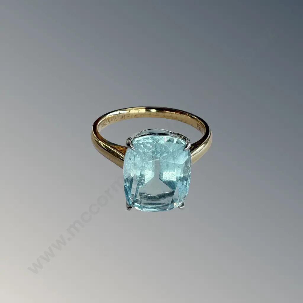 18ct Gold Aquamarine Ring, 5.78ct, Size P, TW4.34gms, Valuation $6900 Image 1++
