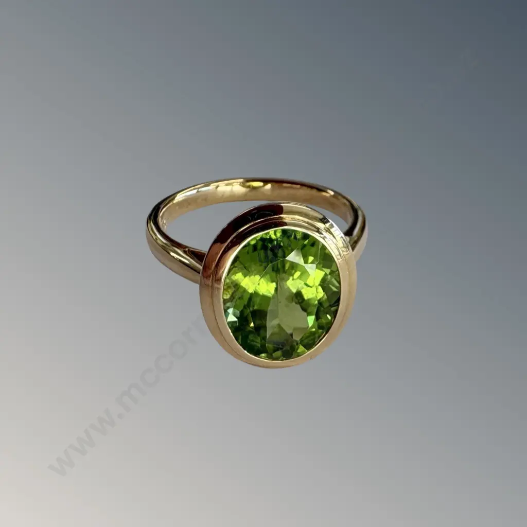 18ct Gold Peridot Dress Ring, Size P, TW6.32gms, Valuation $6300 Image 1++