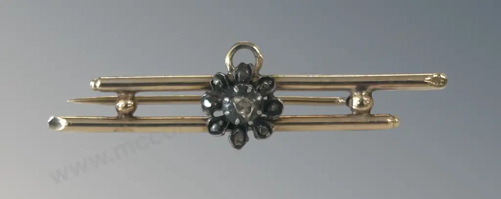 14ct Gold and Diamond Brooch L4.5cm, TW3.2gms Image 1++
