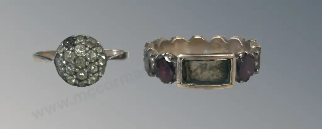 Two 9ct Gold Rings  (missing stones), TW4.7gms Image 1++