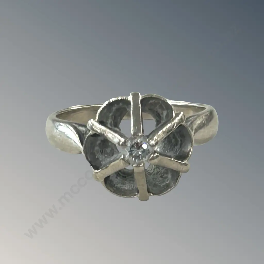18ct White Gold Diamond Ring (missing stones) Size I, TW3.55gms Image 1++