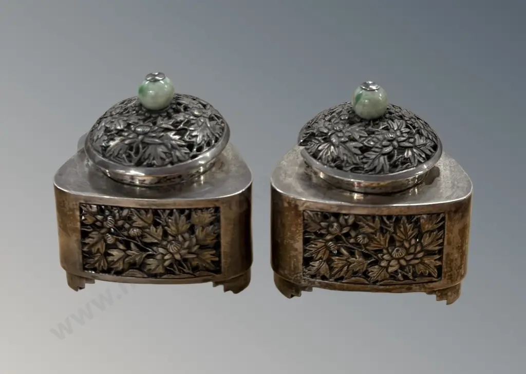 Pair of Chinese Export Silver Reticulated Salt Cellars with Glass Liners TW95gms (silver only) Image 1++