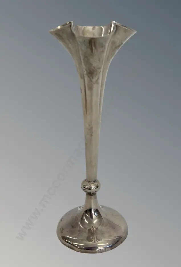Sterling Silver Fluted Edge Posy Vase with weighted Base, TW217gms Image 1++