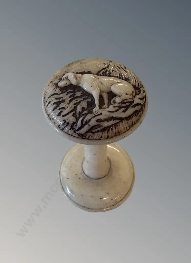 Ivory Pipe Tamp with Carved Dog, H4cm Image 1++
