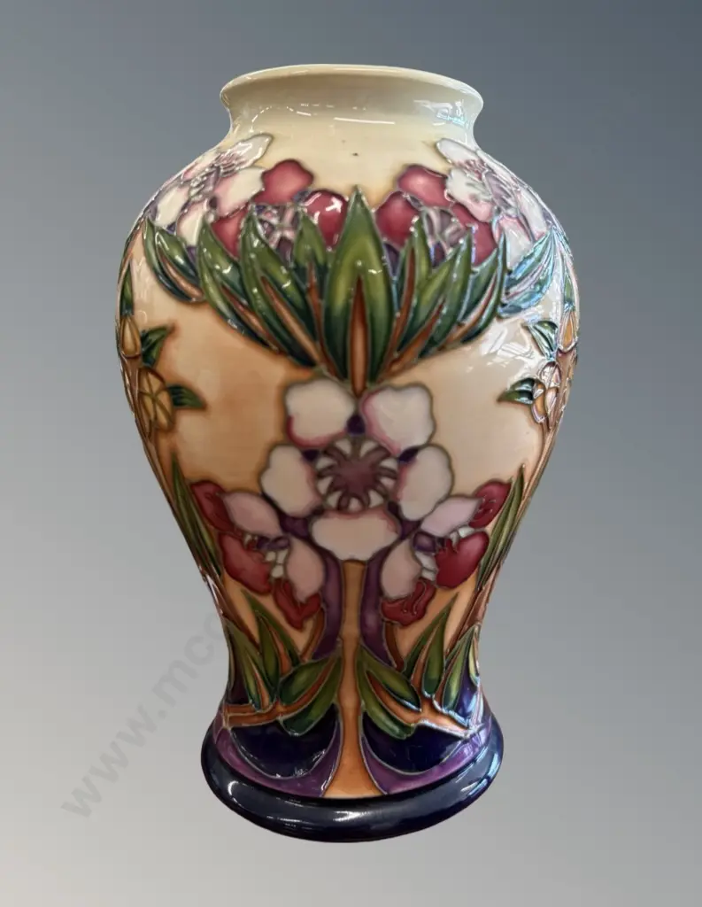 Moorcroft Hellebore Pattern Vase H16cm Image 1++