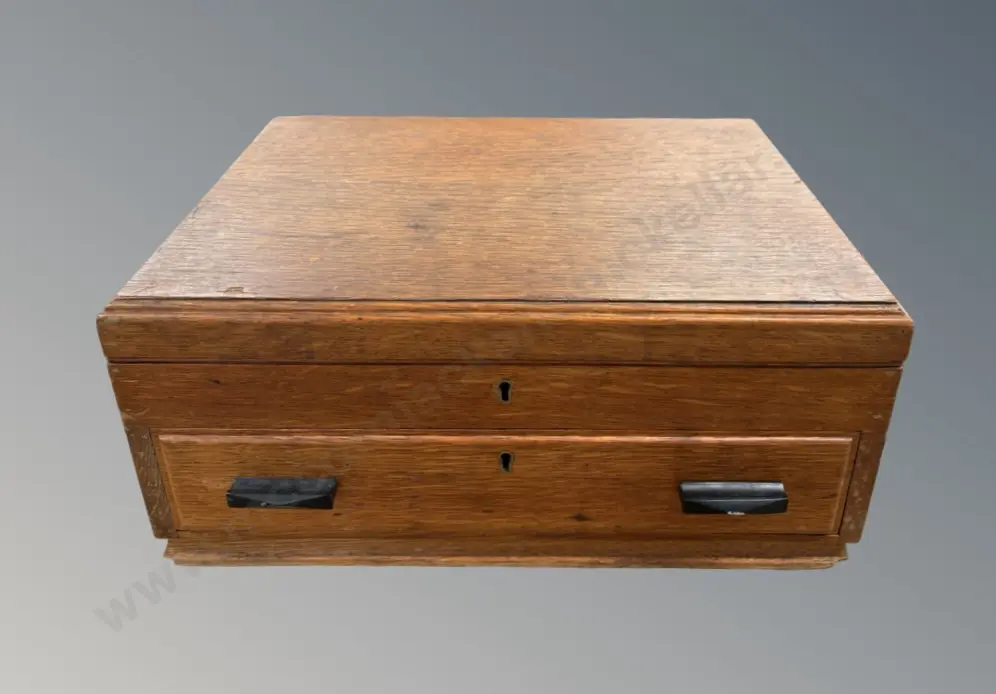 Oak Cutlery Canteen with Felt Lining and Lower Drawer Image 1++