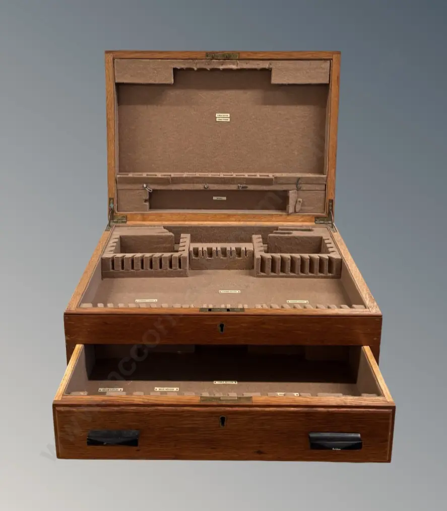 Oak Cutlery Canteen with Felt Lining and Lower Drawer Image 1++