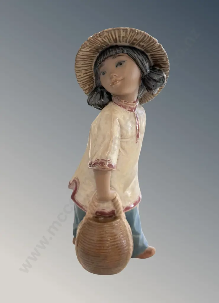 Lladro Figure - Chinita Cargada H17cm Image 1++