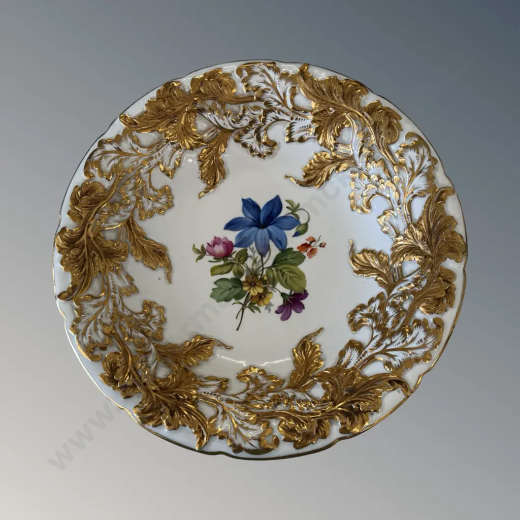 Meissen Porcelain Bowl Featuring an Extensive Gold Leaf Border and a Central Floral Design, Dia30cm Image 1++